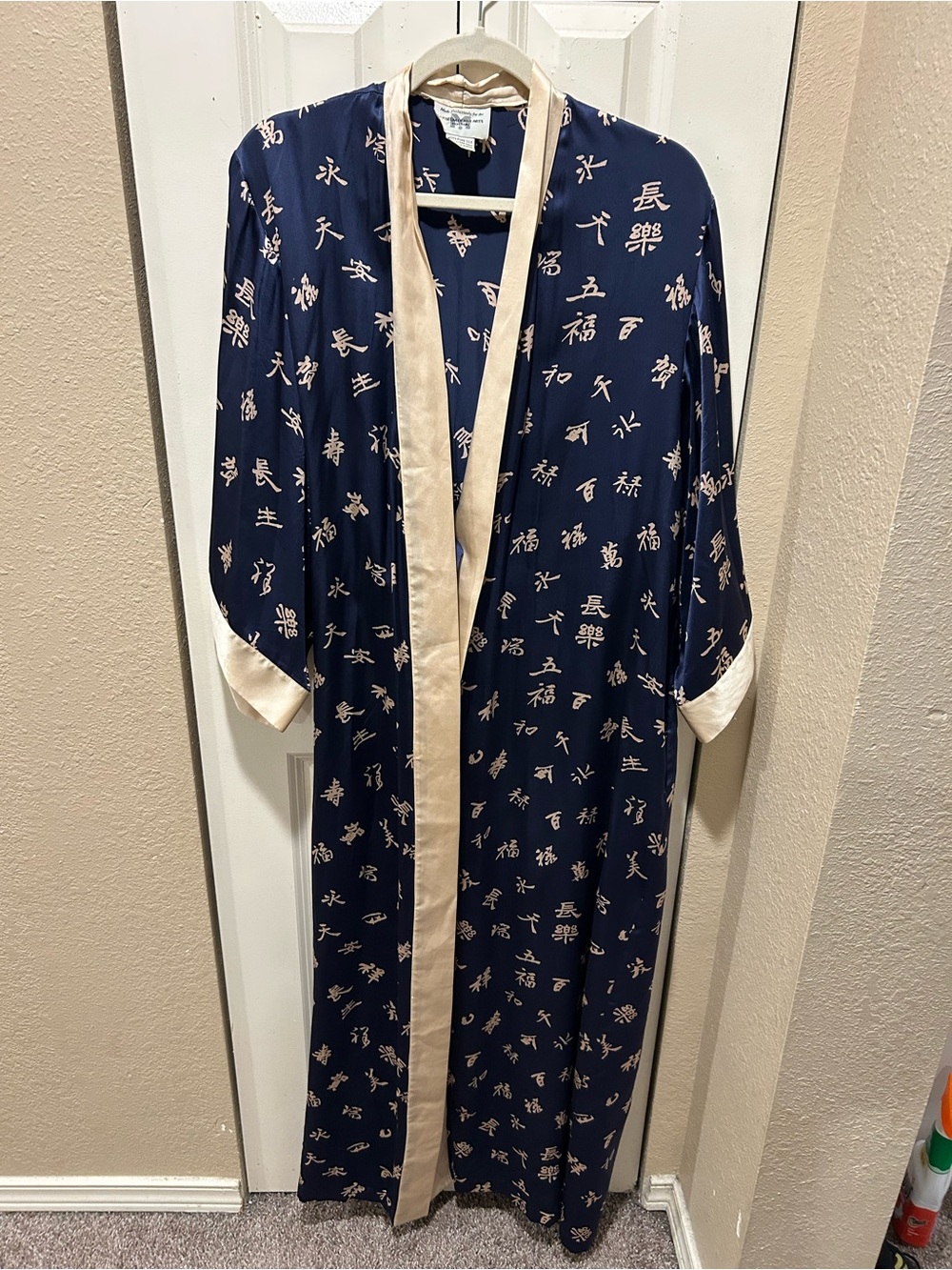 Silk 100% Robe  Kimono Made for a the Museum of Fine Arts Boston , size M